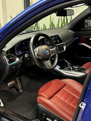 BMW-330e-2022
