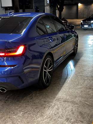 BMW-330e-2022