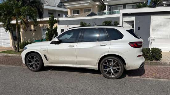 BMW-X5-2021