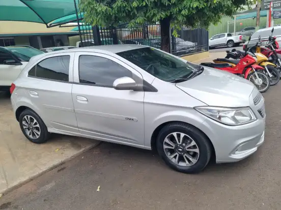 CHEVROLET-ONIX-2017