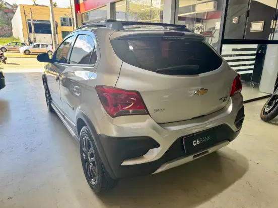 CHEVROLET-ONIX-2018