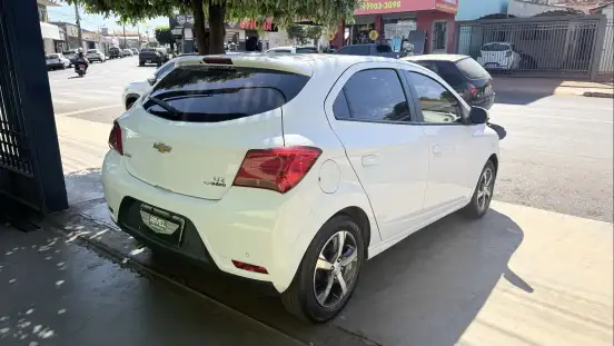 CHEVROLET-ONIX-1.4 MPFI LTZ 8V FLEX 4P AUTOMÁTICO CHEVROLET-ONIX-2019