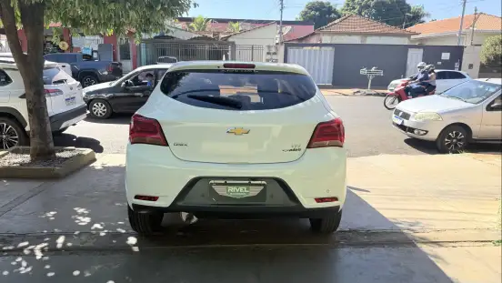 CHEVROLET-ONIX-2019