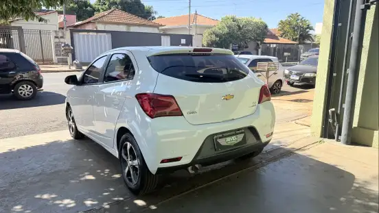 CHEVROLET-ONIX-1.4 MPFI LTZ 8V FLEX 4P AUTOMÁTICO CHEVROLET-ONIX-2019