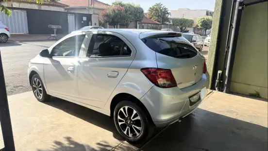 CHEVROLET-ONIX-2015