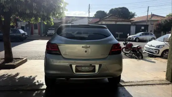 CHEVROLET-ONIX-2015