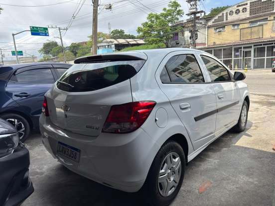 CHEVROLET-ONIX-2015