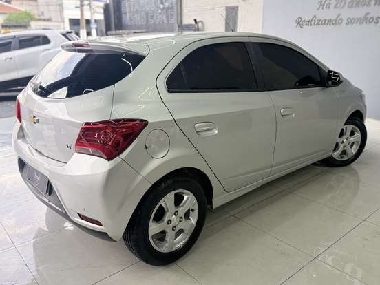 CHEVROLET-ONIX-1.4 MPFI LT 8V FLEX 4P AUTOMÁTICO CHEVROLET-ONIX-2018