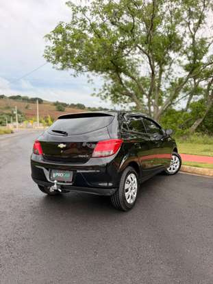 CHEVROLET-ONIX-2015