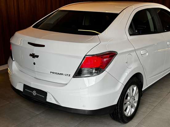 CHEVROLET-PRISMA-2015
