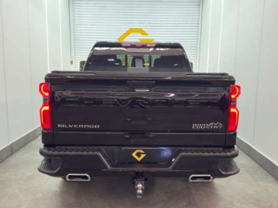 CHEVROLET-SILVERADO-5.3 V8 GASOLINA 1500 HIGH COUNTRY 4X4 AUTOMÁTICO CHEVROLET-SILVERADO-2023