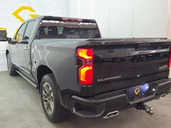 CHEVROLET-SILVERADO-5.3 V8 GASOLINA 1500 HIGH COUNTRY 4X4 AUTOMÁTICO CHEVROLET-SILVERADO-2023
