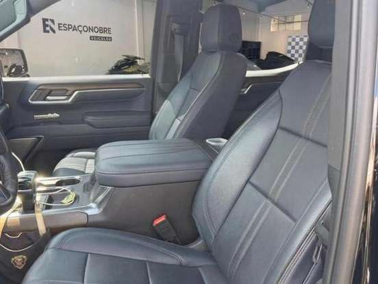 CHEVROLET-SILVERADO-5.3 V8 GASOLINA 1500 HIGH COUNTRY 4X4 AUTOMÁTICO CHEVROLET-SILVERADO-2023