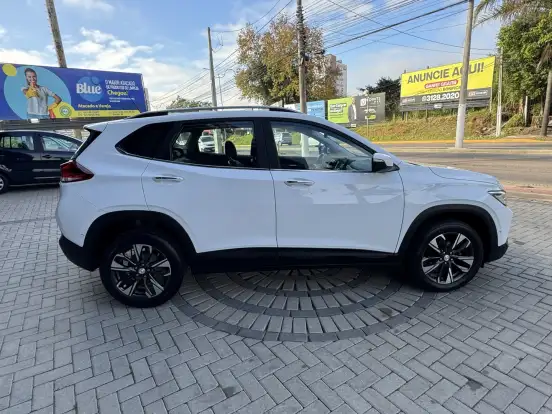 CHEVROLET-TRACKER-2023