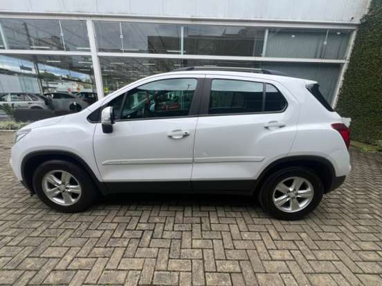 CHEVROLET-TRACKER-2017
