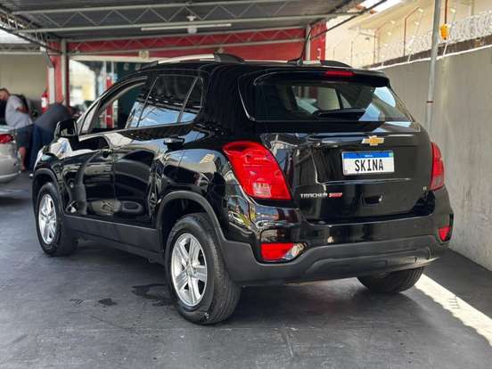 CHEVROLET-TRACKER-2018
