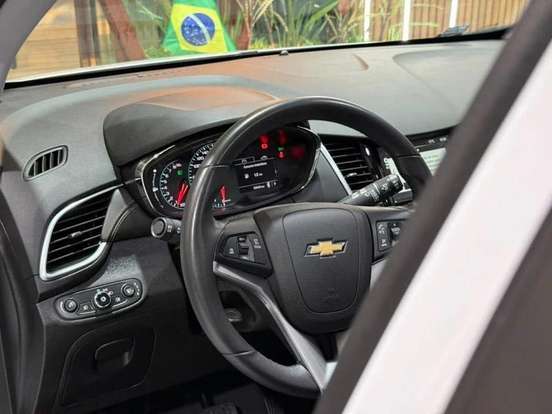 CHEVROLET-TRACKER-2018