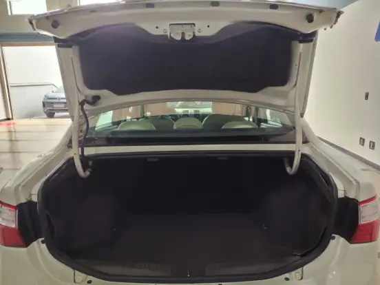 FIAT-GRAND SIENA-2015