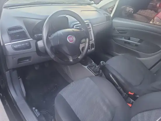 FIAT-PUNTO-2011