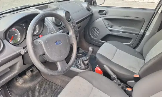 FORD-FIESTA-2014