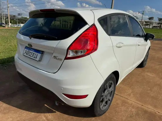 FORD-FIESTA-1.6 SE HATCH 16V FLEX 4P POWERSHIFT FORD-FIESTA-2014