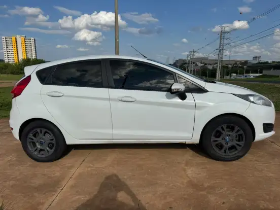 FORD-FIESTA-1.6 SE HATCH 16V FLEX 4P POWERSHIFT FORD-FIESTA-2014