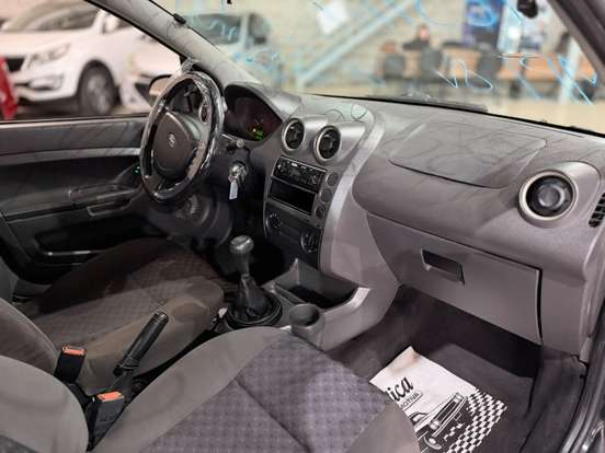 FORD-FIESTA-2006