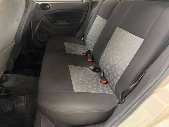 FORD-FIESTA-2010