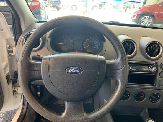 FORD-FIESTA-1.6 MPI SEDAN 8V FLEX 4P MANUAL FORD-FIESTA-2005