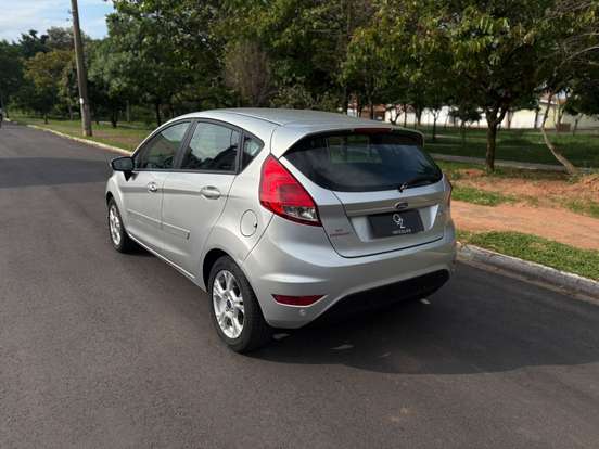 FORD-FIESTA-1.6 SE HATCH 16V FLEX 4P POWERSHIFT FORD-FIESTA-2015