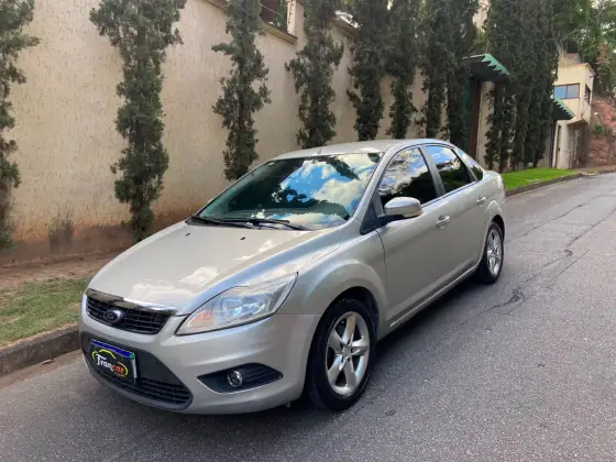 FORD FOCUS 2.0 GLX 16V FLEX 4P AUTOMÁTICO