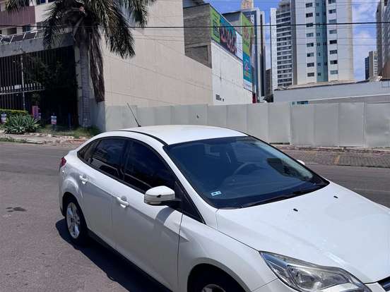 FORD-FOCUS-1.6 SE SEDAN 16V FLEX 4P POWERSHIFT FORD-FOCUS-2014