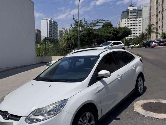 FORD-FOCUS-1.6 SE SEDAN 16V FLEX 4P POWERSHIFT FORD-FOCUS-2014