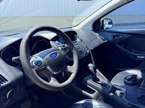 FORD-FOCUS-1.6 SE SEDAN 16V FLEX 4P POWERSHIFT FORD-FOCUS-2014