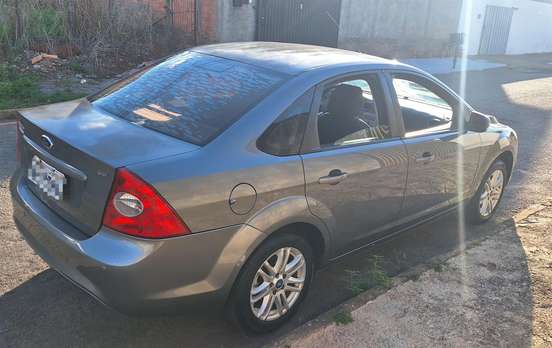 FORD-FOCUS-2011