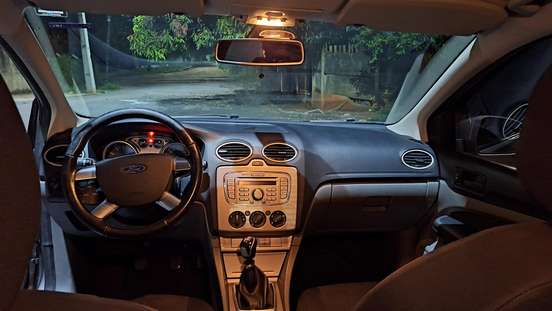FORD-FOCUS-2011