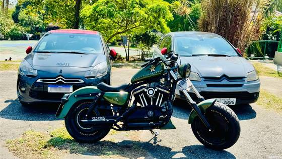 HARLEY-DAVIDSON SPORTSTER XL 883 