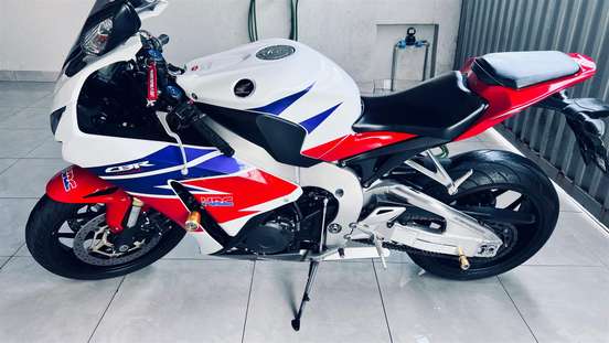 HONDA-CBR 1000RR-2013