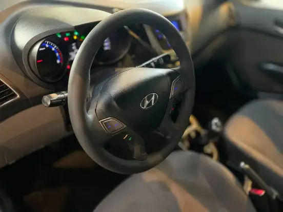 HYUNDAI-HB20S-2015