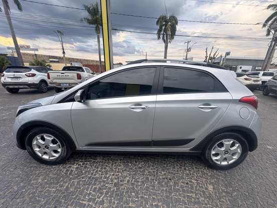 HYUNDAI-HB20X-2015