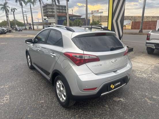 HYUNDAI-HB20X-2015