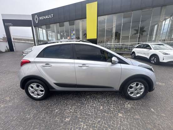 HYUNDAI-HB20X-2015