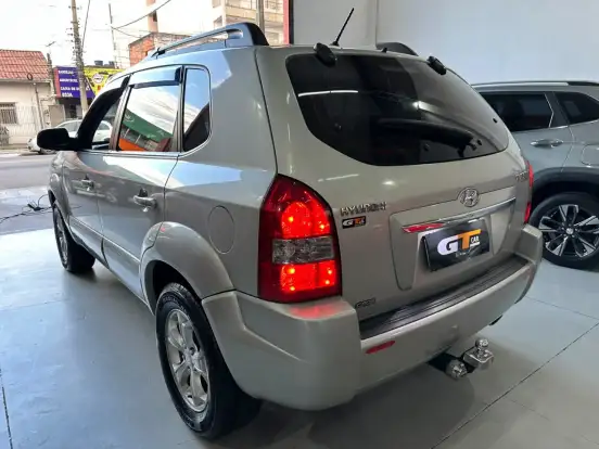 HYUNDAI-TUCSON-2011