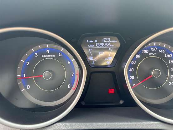 HYUNDAI-ELANTRA-1.8 GLS 16V GASOLINA 4P AUTOMÁTICO HYUNDAI-ELANTRA-2011
