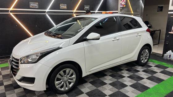 HYUNDAI HB20 1.0 COMFORT PLUS 12V FLEX 4P MANUAL