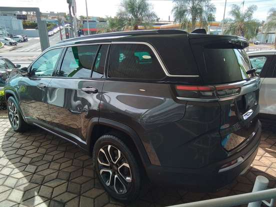 JEEP-COMMANDER-2025
