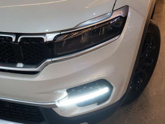 JEEP-COMMANDER-2023
