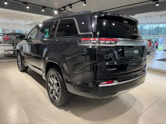JEEP-COMMANDER-2023