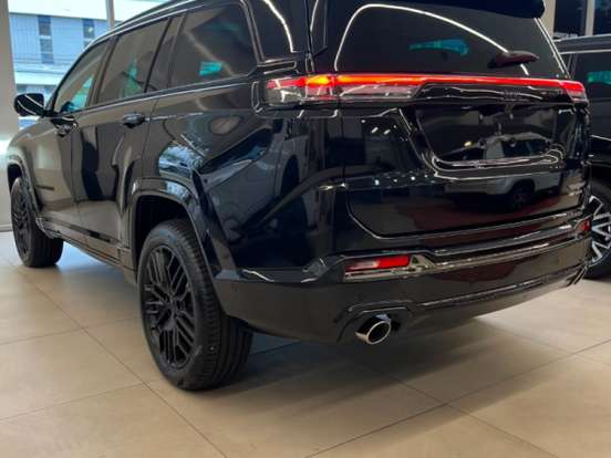 JEEP-COMMANDER-2.0 HURRICANE 4 TURBO FLEX BLACKHAWK AT9 JEEP-COMMANDER-2026
