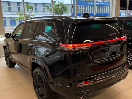 JEEP-COMMANDER-2.0 HURRICANE 4 TURBO FLEX BLACKHAWK AT9 JEEP-COMMANDER-2026